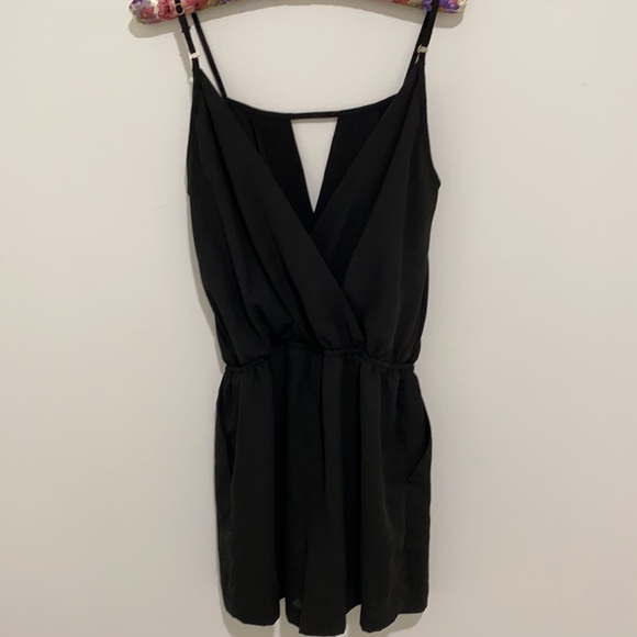 Shorts Romper - Picture 3 of 5